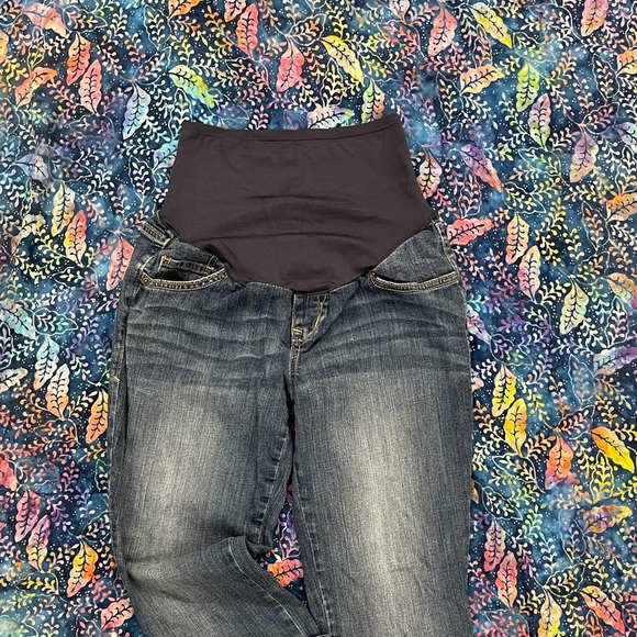 Old Navy Cuffed Full Panel Maternity Capris size 6 - Picture 2 of 6